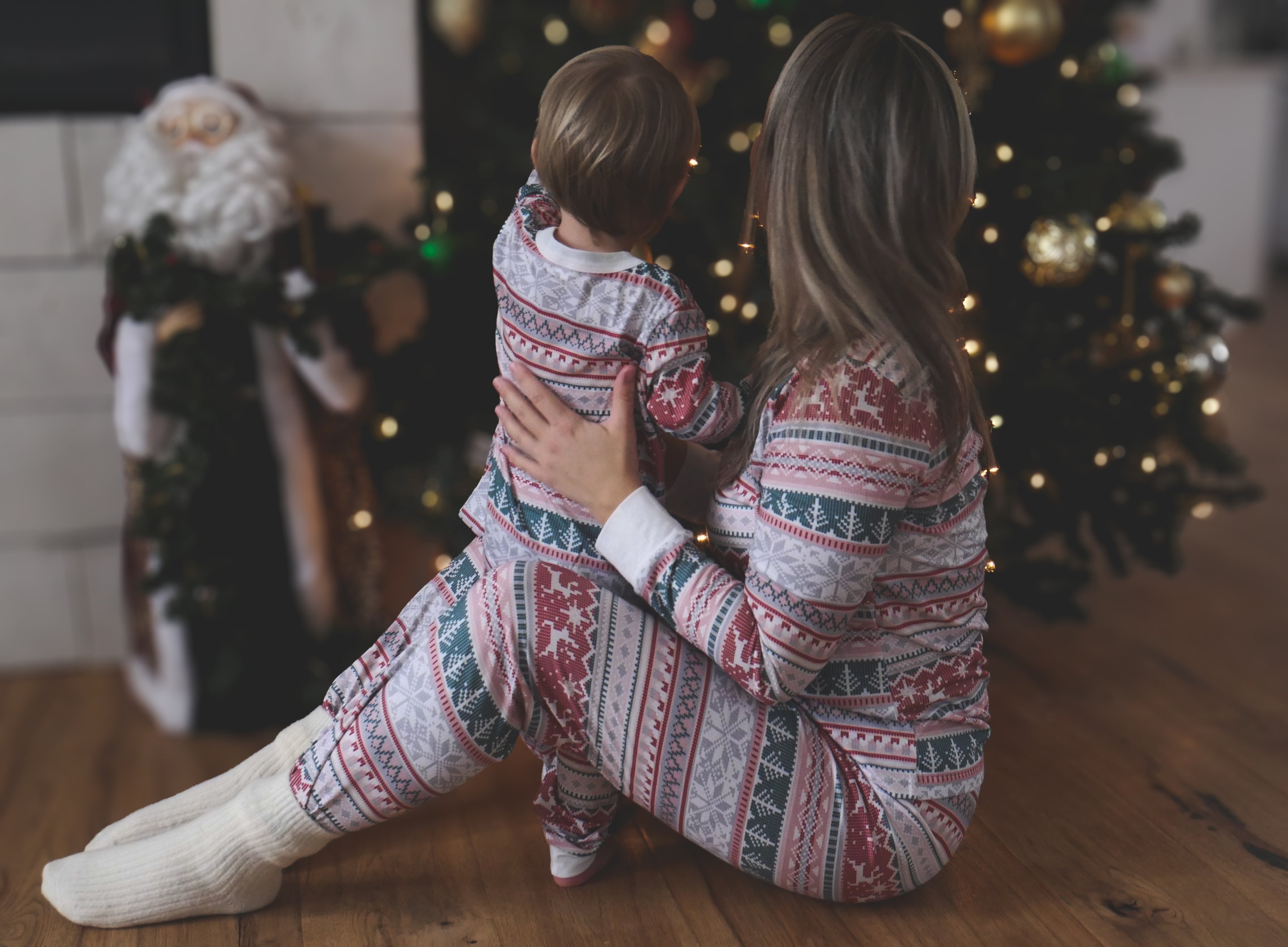 Pyjama de noël bébé rouge et vert à motifs assortis famille matching