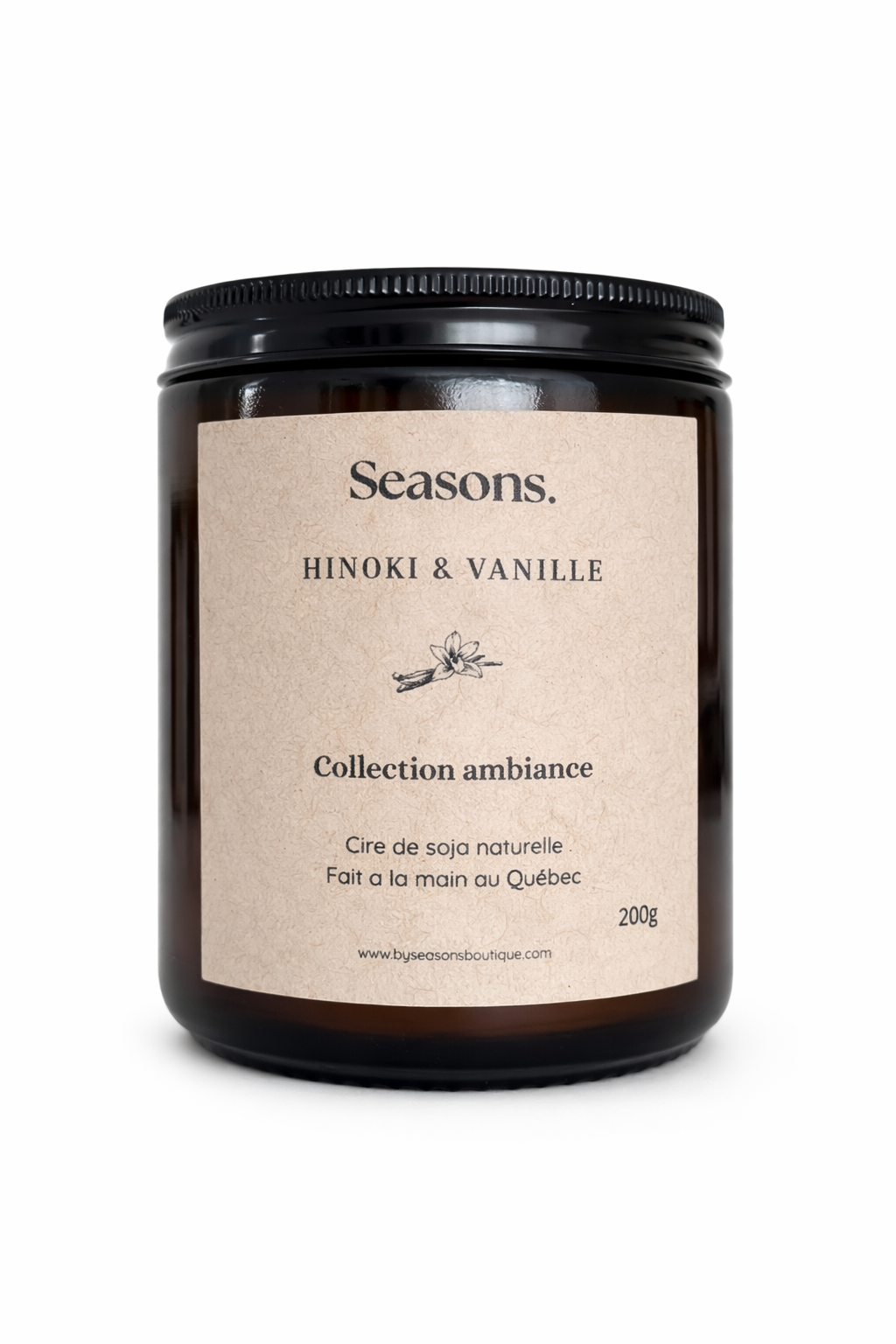 Chandelle en cire de soya parfumée à la fragrance hinoki vanille, au design épuré, créant une ambiance chaleureuse et cozy à la maison.