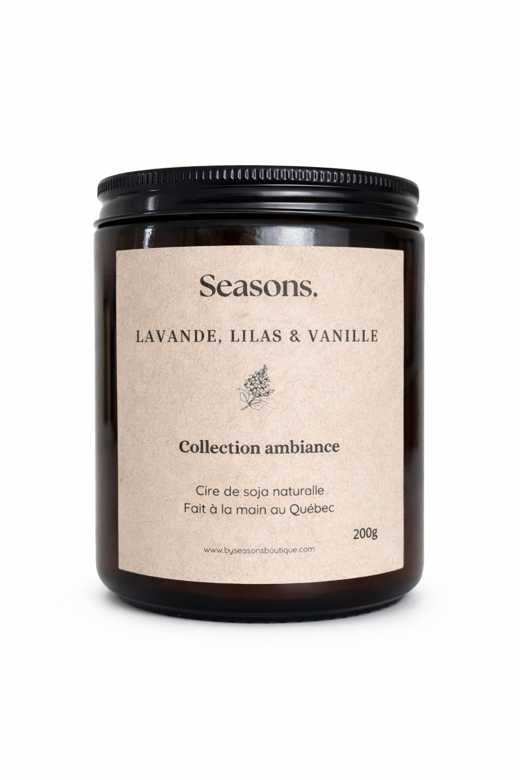 Chandelle en cire de soya parfumée à la lavande, lilas et vanille, au design épuré, créant une ambiance chaleureuse et cozy à la maison.